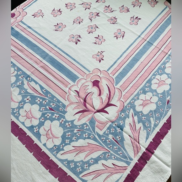 Vintage Pretty Floral Print Tablecloth on Woven Jacquard Cotton 1940’s - Picture 3 of 15